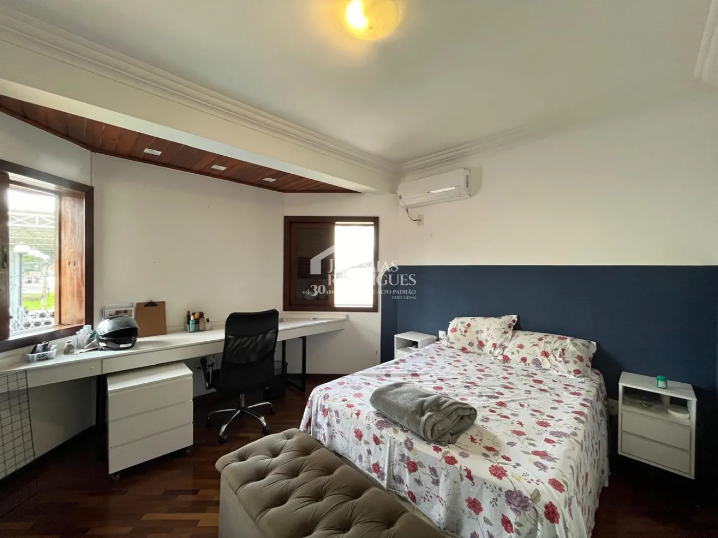 Casa à venda com 4 suítes no Condomínio Taubaté Village em Taubaté/SP.