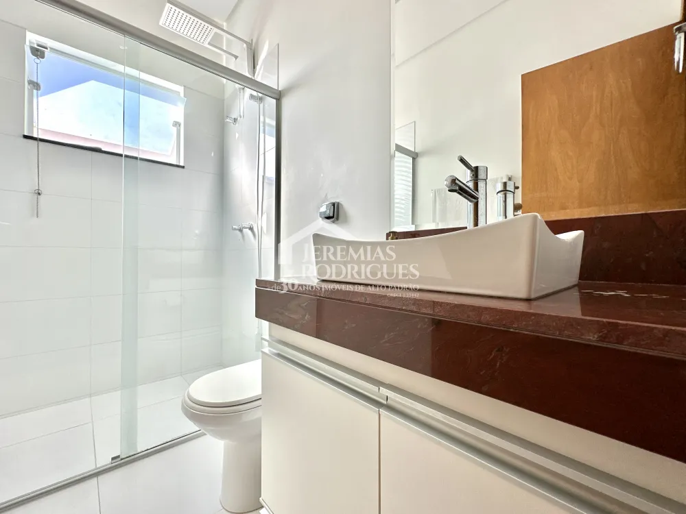 Casa mobiliada para locação no Condomínio Campos do Conde I em Tremembé/SP. 