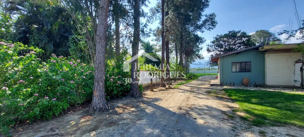 Chácara com 4 quartos, 5.580 m², à venda em Pindamonhangaba/SP