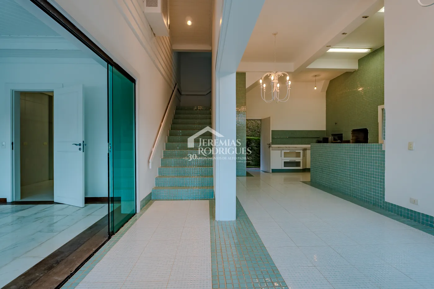 Casa para venda com 5 suítes no Condomínio Jardim Véu da Noiva em Campos do Jordão/SP