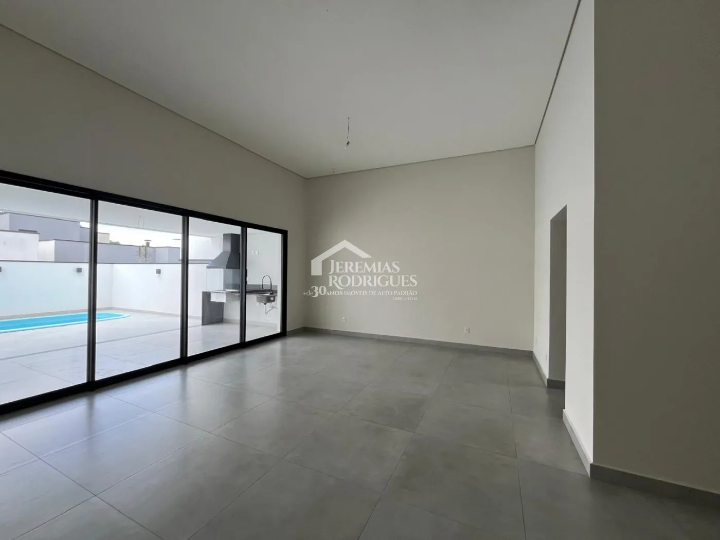 Casa com 3 dormitórios, 184 m² - Condomínio Parque das Araucárias - Tremembé/SP.