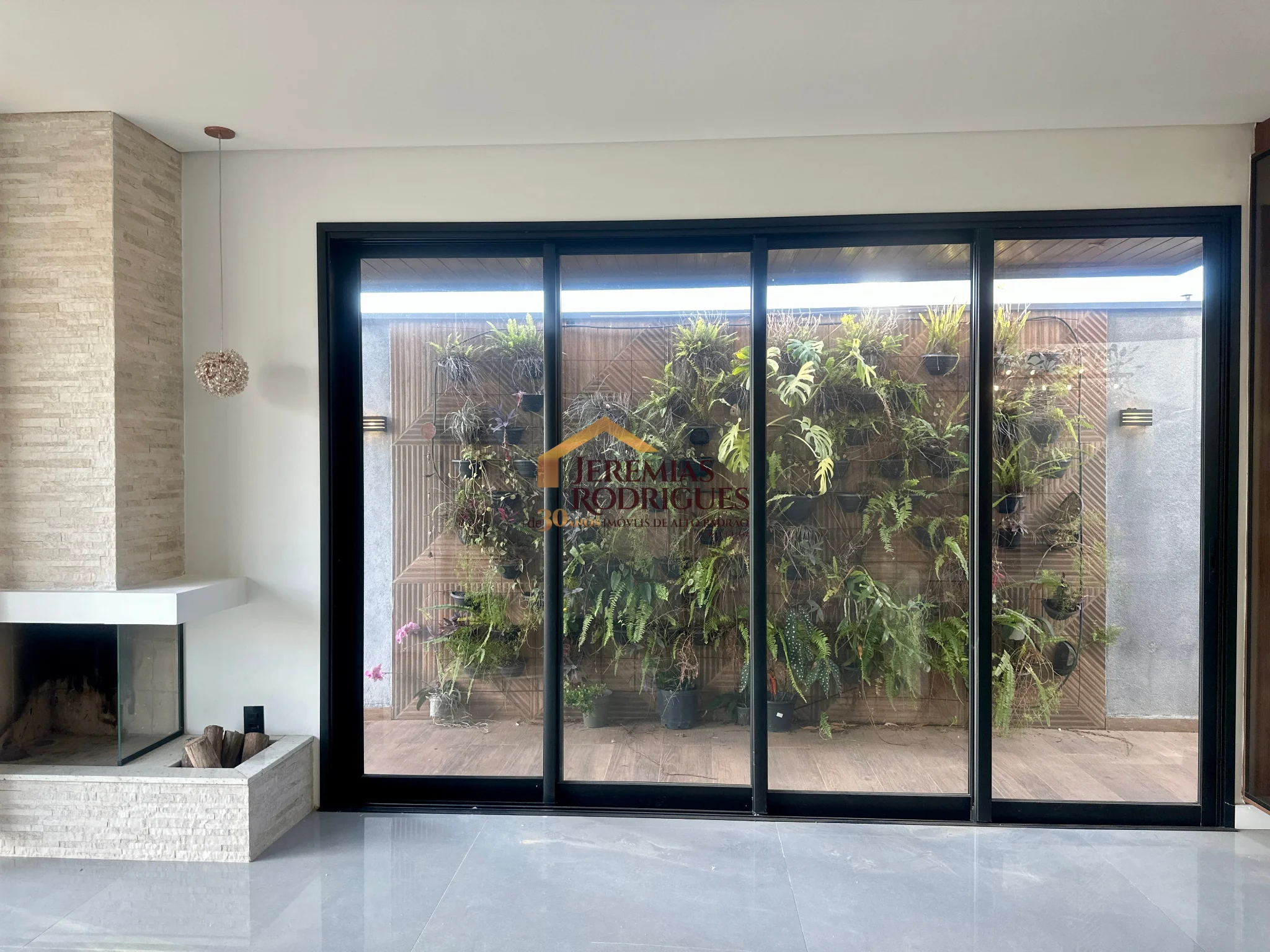 Casa para venda e locação no Condomínio Residencial Verdes Vales em Taubaté/SP.
