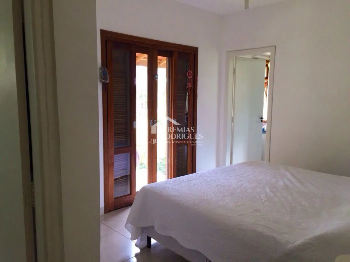 Casa com 3 dormitórios, 135 m² - Condomínio Chácaras Cataguá - Taubaté/SP