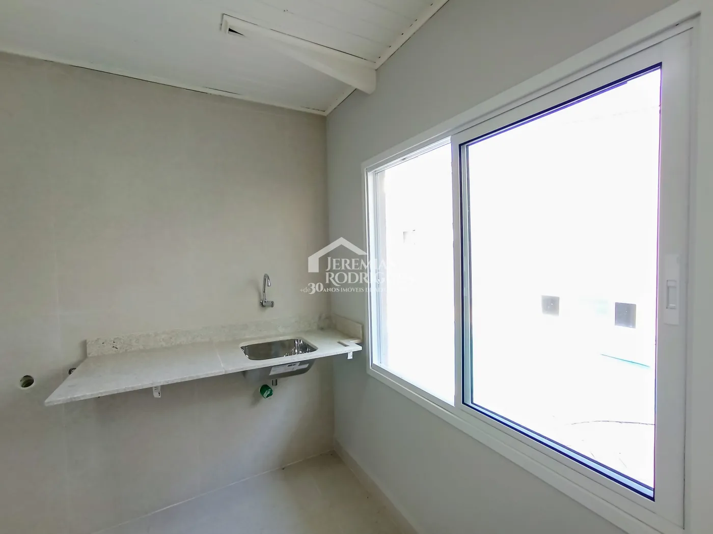 Casa à venda com 3 dormitórios no Condomínio Taubaté Village em Taubaté/SP.