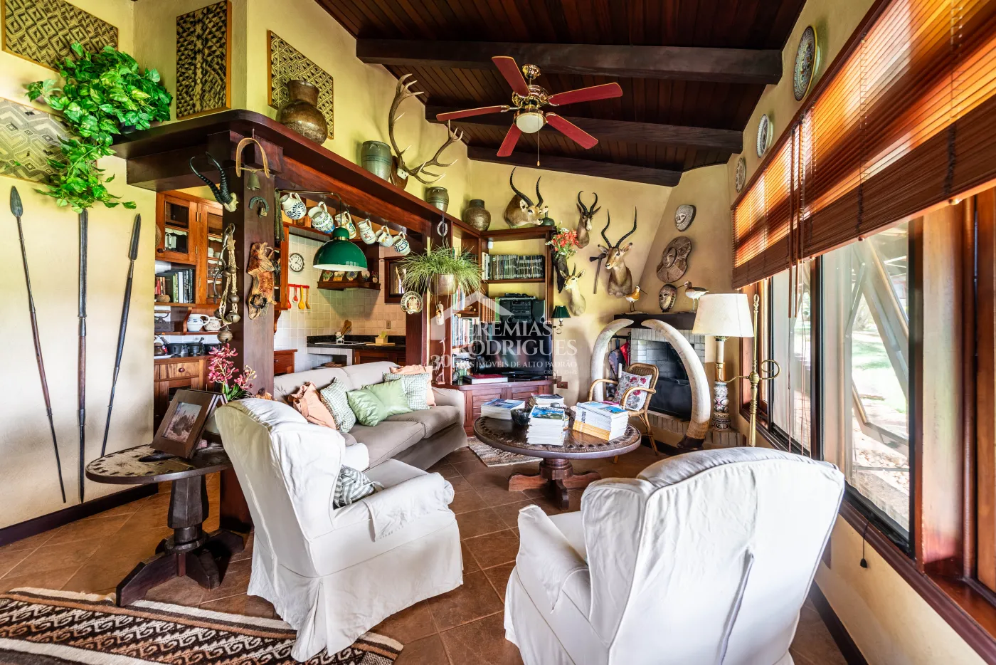 Sitio com 9 suítes, 2.600 m² - Piracaia/SP.