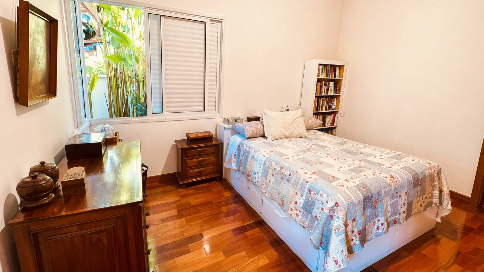 Casa à venda com 3 suítes no Condomínio Village Paineiras em Pindamonhangaba/SP.