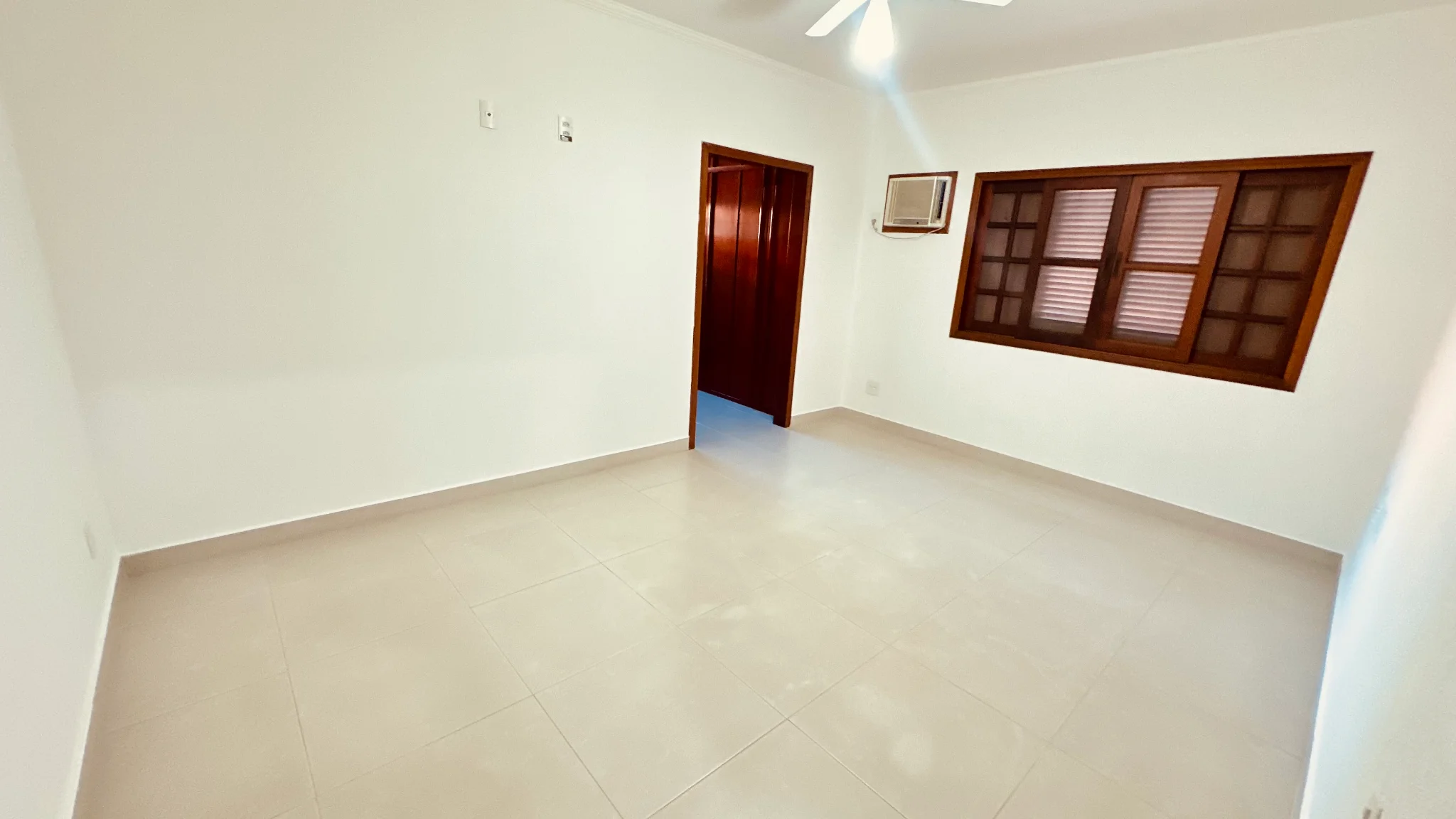 Casa com 6 dormitórios para locação no Condomínio Village Paineiras em Pindamonhangaba/SP