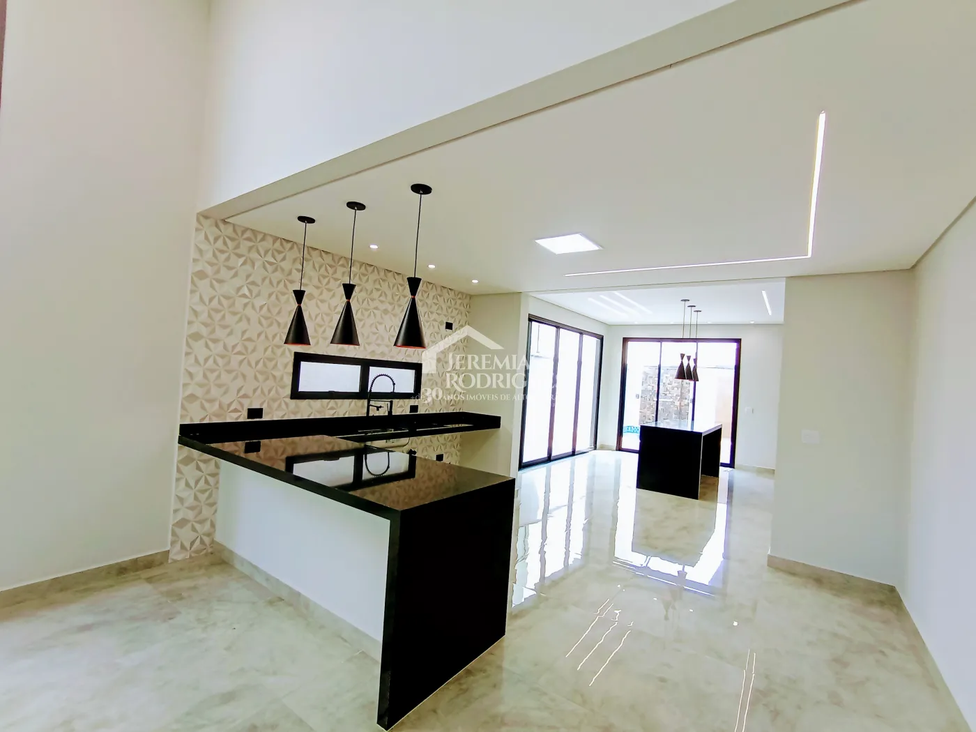 Casa à venda com 300 m² no Condomínio Ouro Ville em Taubaté/SP.