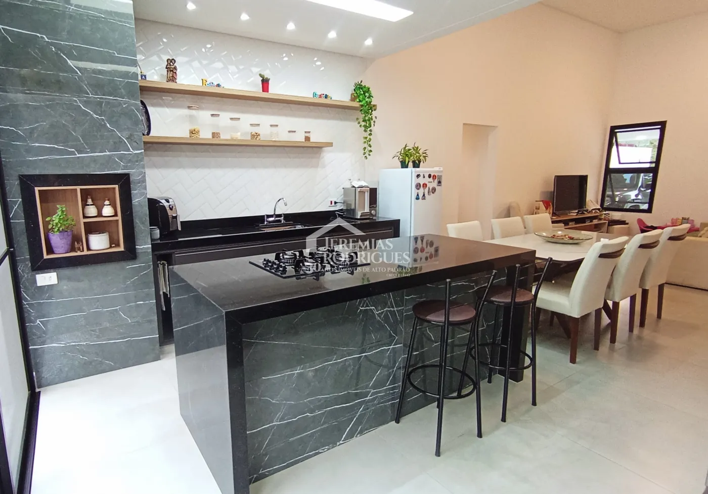 Casa à venda com 3 suítes no Condomínio Terrazzo Di Itália em Taubaté/SP.
