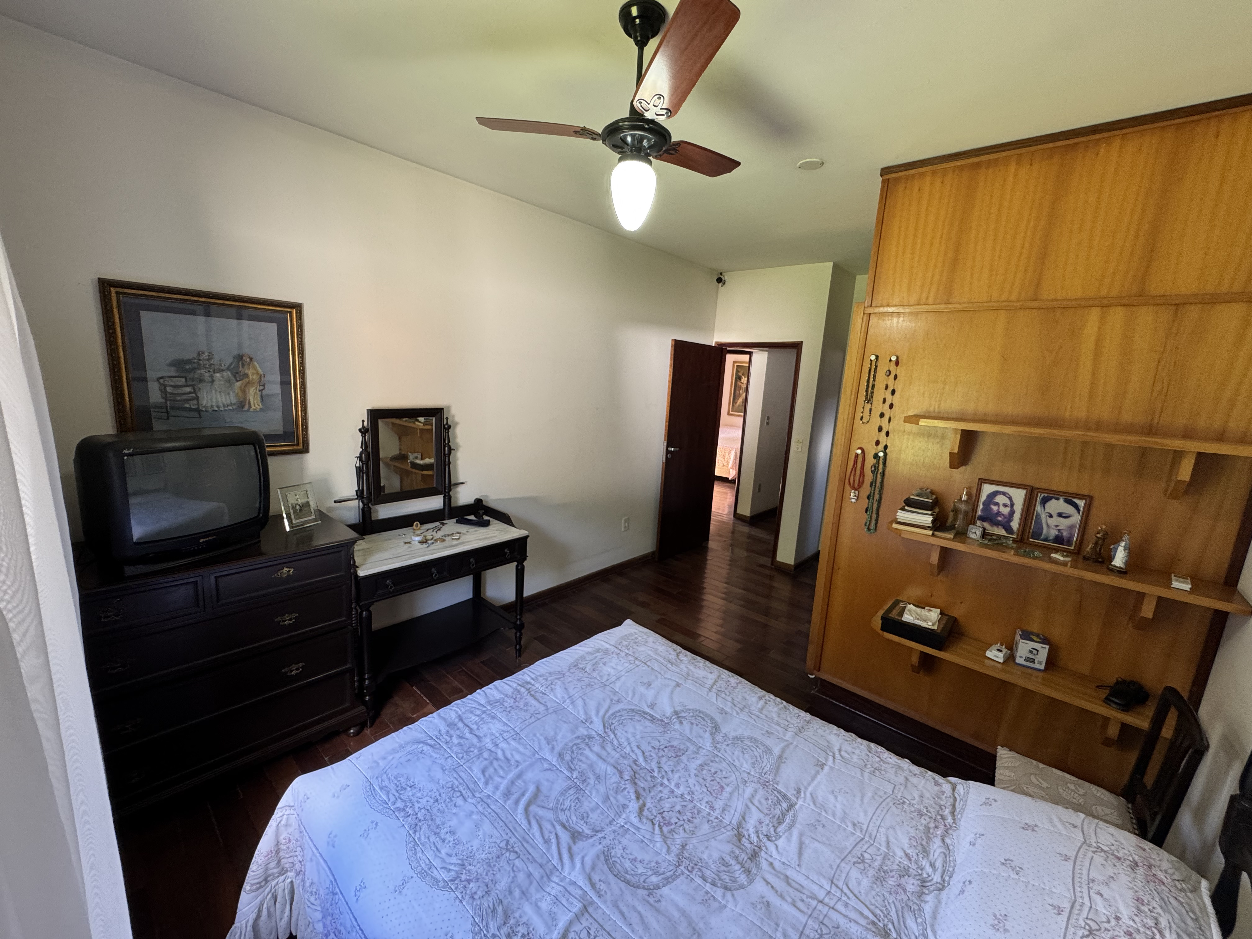 Casa à venda com 4 dormitórios no Condomínio Village Paineiras em Pindamonhangaba/SP.