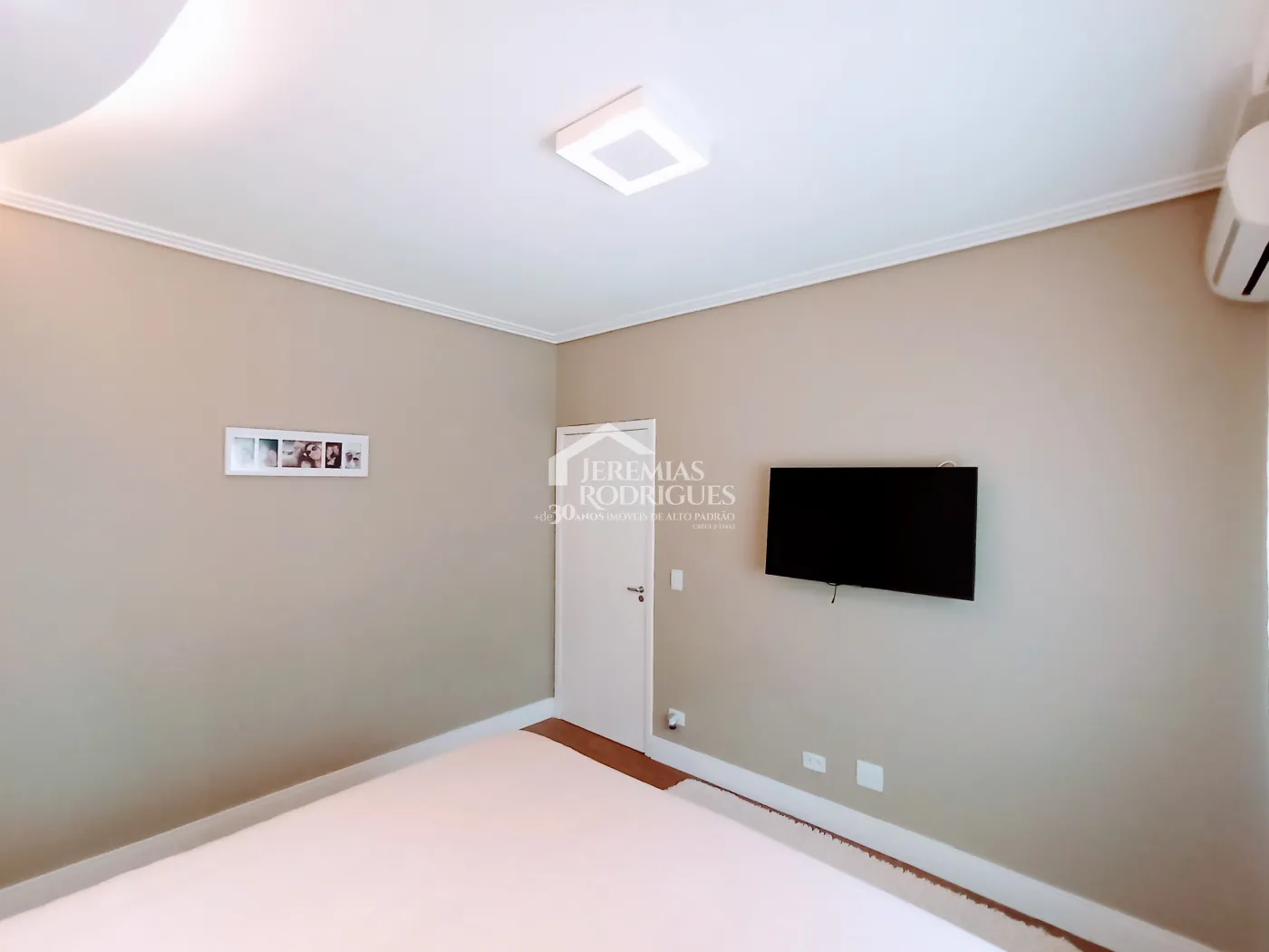 Casa à venda com 4 suítes no Condomínio Altos da Serra VI em São José dos Campos/SP