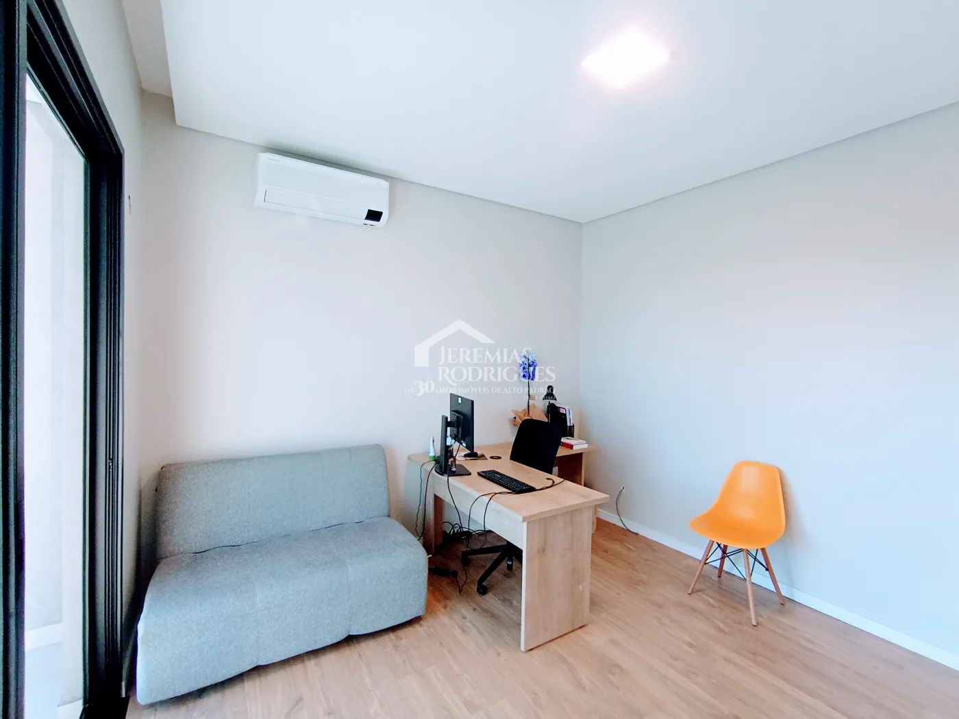 Casa à venda com 5 dormitórios no Condomínio Reserva dos Lagos em Pindamonhangaba/SP.