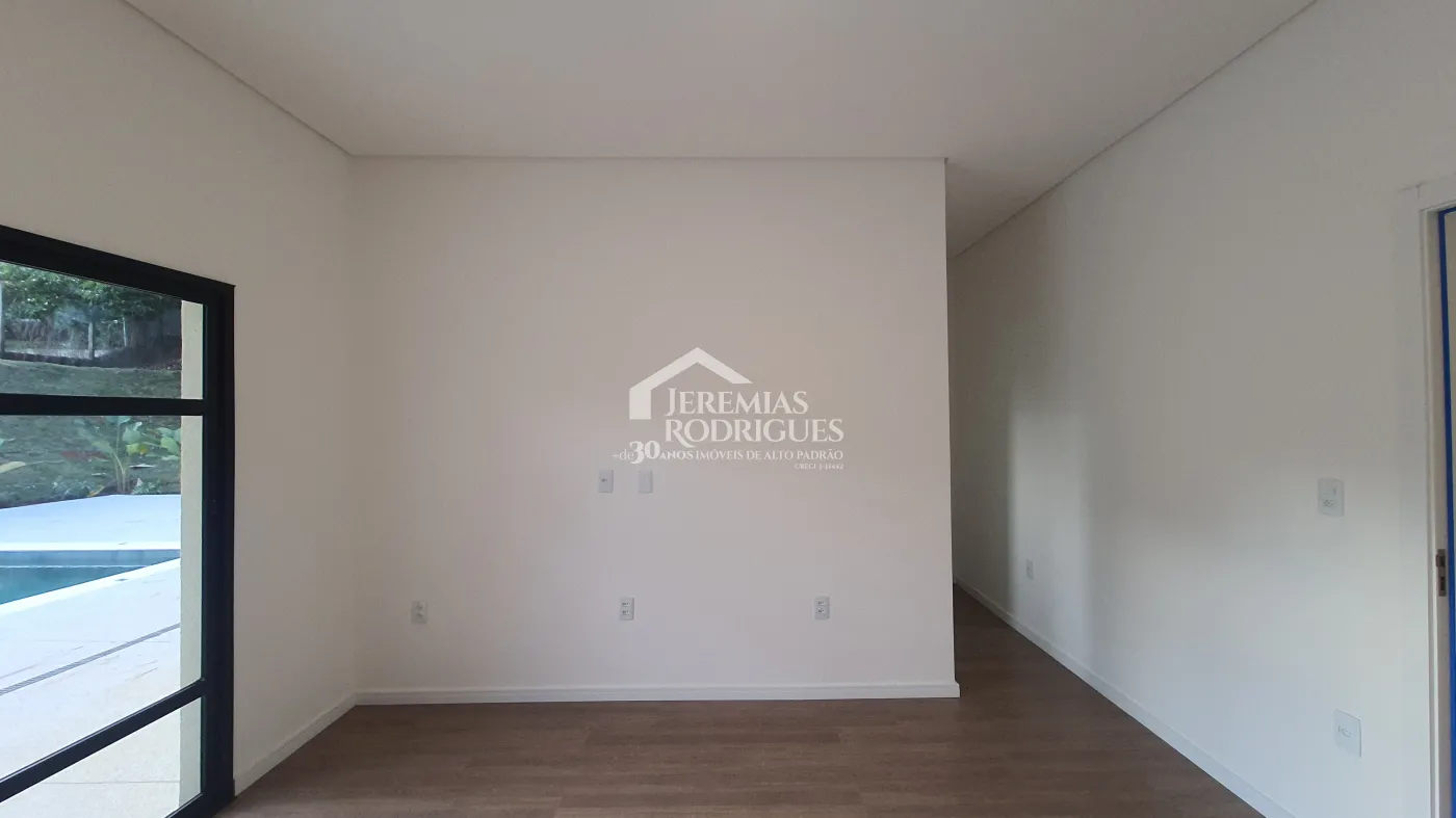 Casa à venda com 3 suítes no Condomínio Chácaras Cataguá em Taubaté/SP.