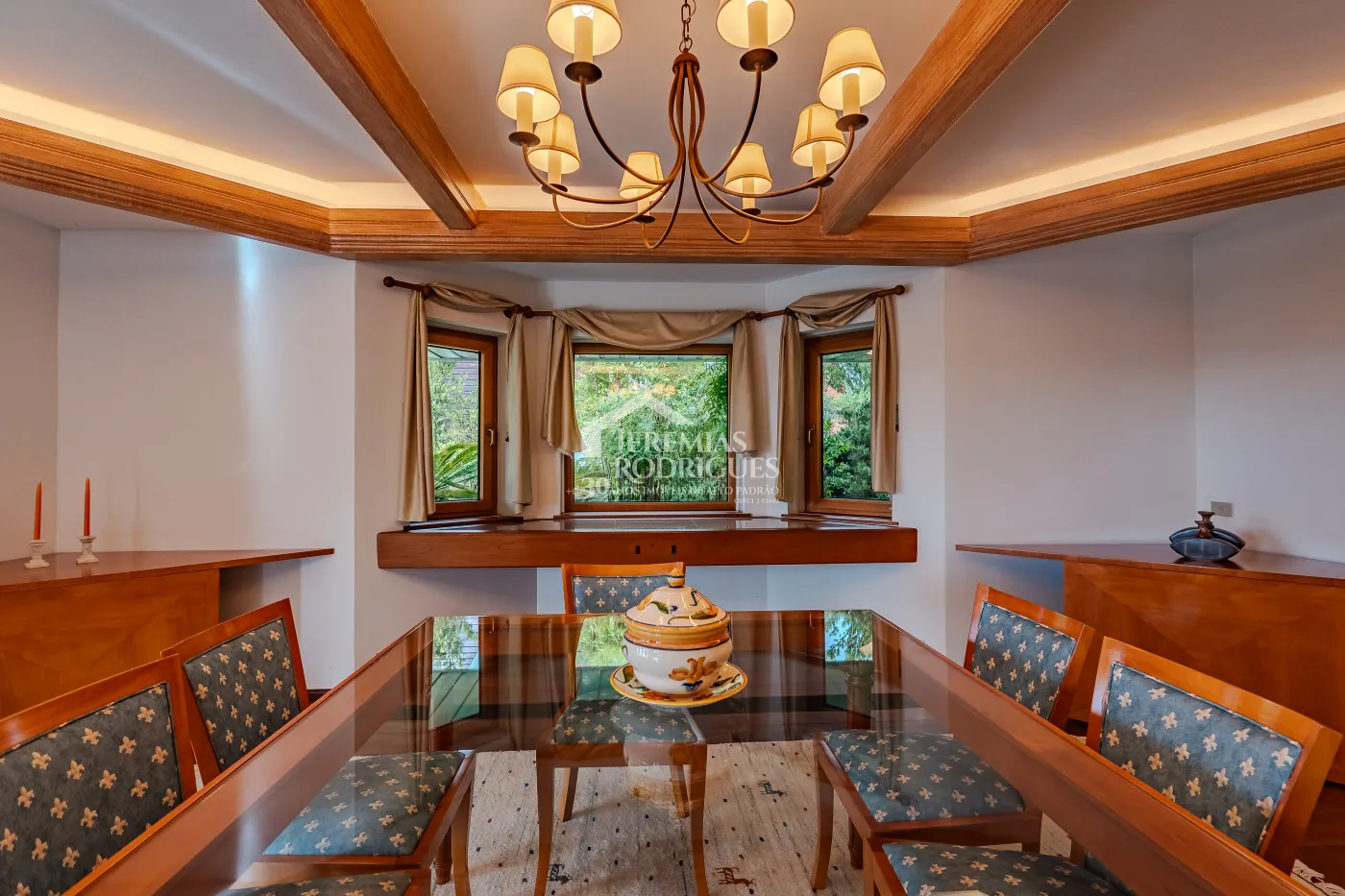 Casa com 4 suítes, 670 m² - Alto do Capivari - Campos do Jordão/SP.