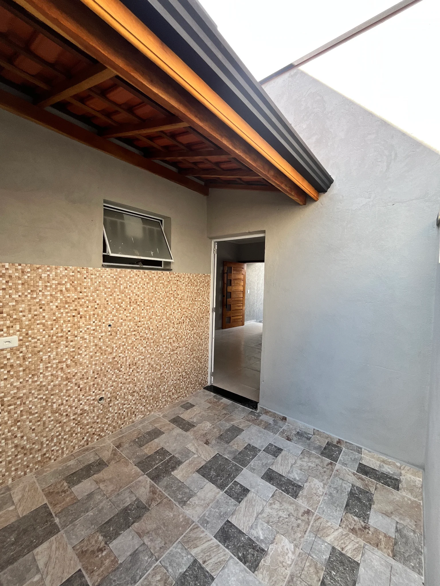 Casa à venda no Portal dos Eucaliptos em Pindamonhangaba com suíte