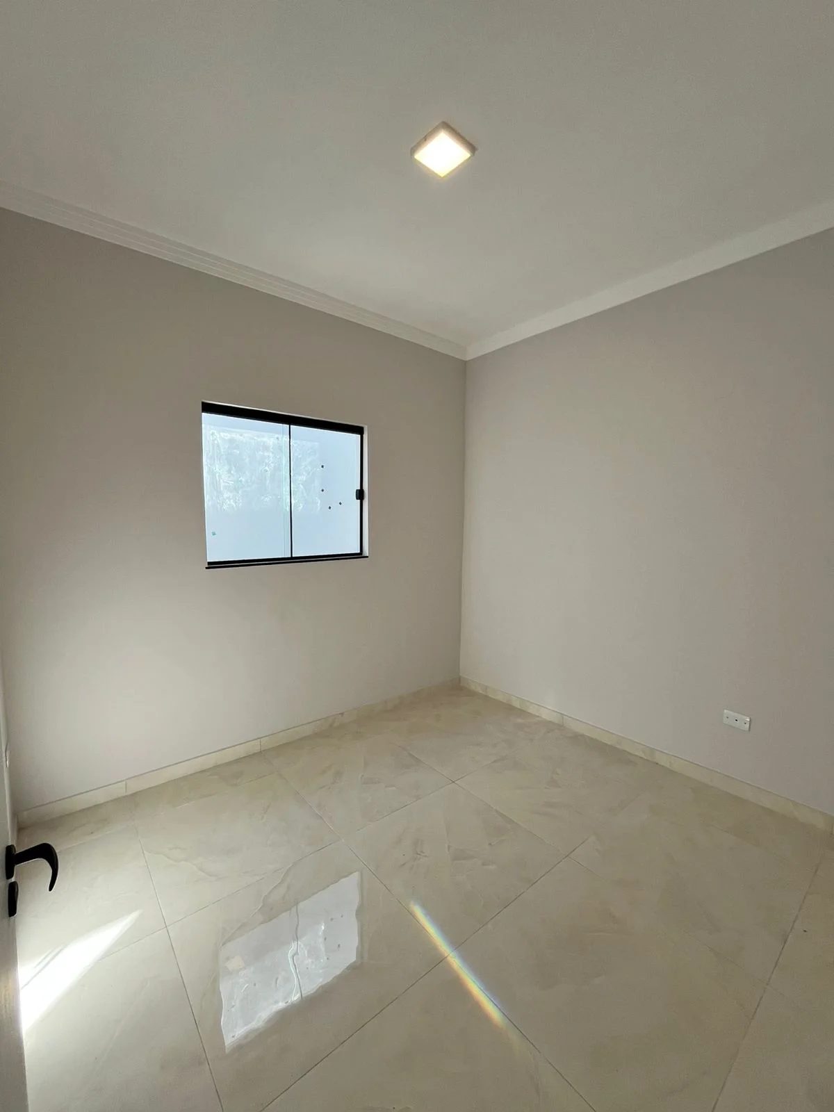 Casa à Venda em Pindamonhangaba com Piscina Privativa — 3 Dormitórios, Suíte, 102 m² | Próxima ao Centro