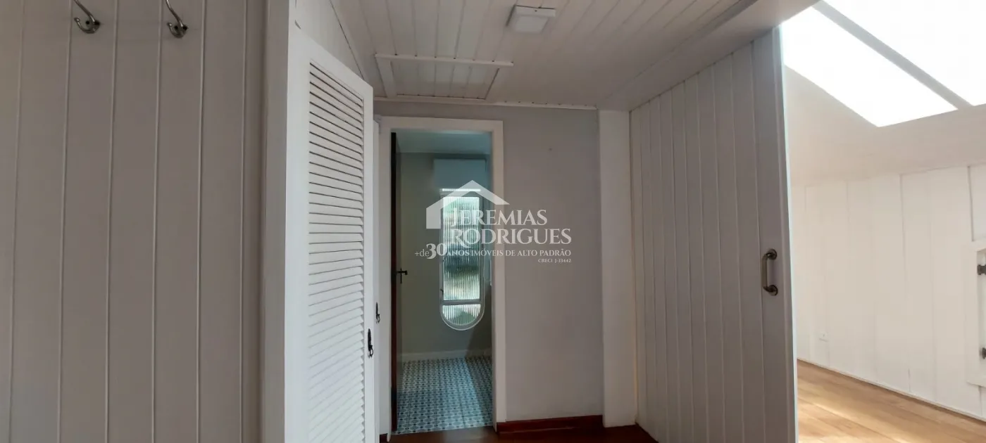 Casa com 3 dormitórios no Bairro Capivari - Campos do Jordão/SP