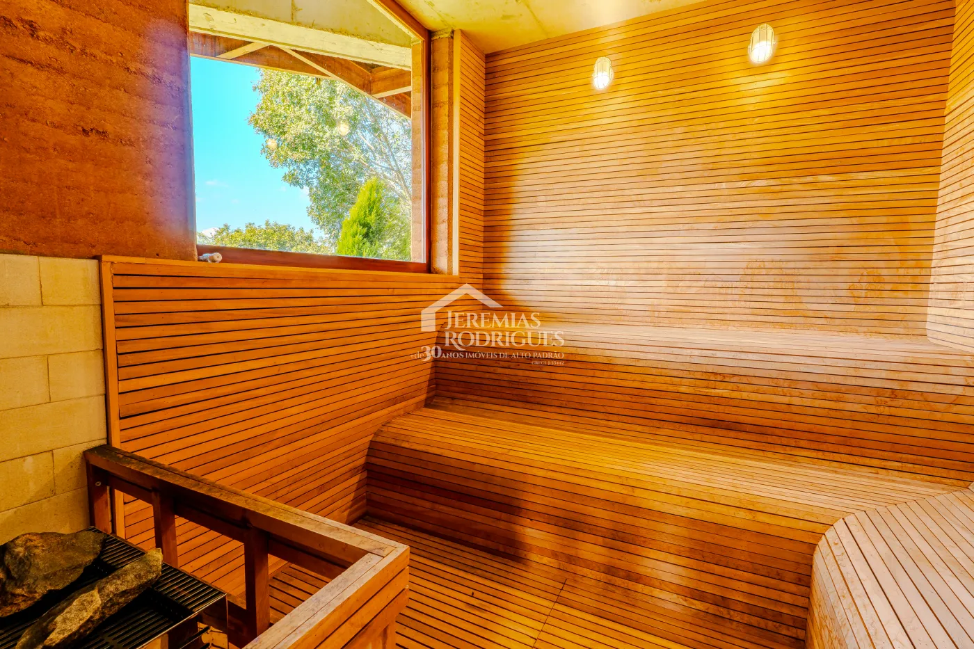 Mansão à venda com 4 suítes no Condomínio Parque da Mantiqueira em Santo Antônio do Pinhal/SP.