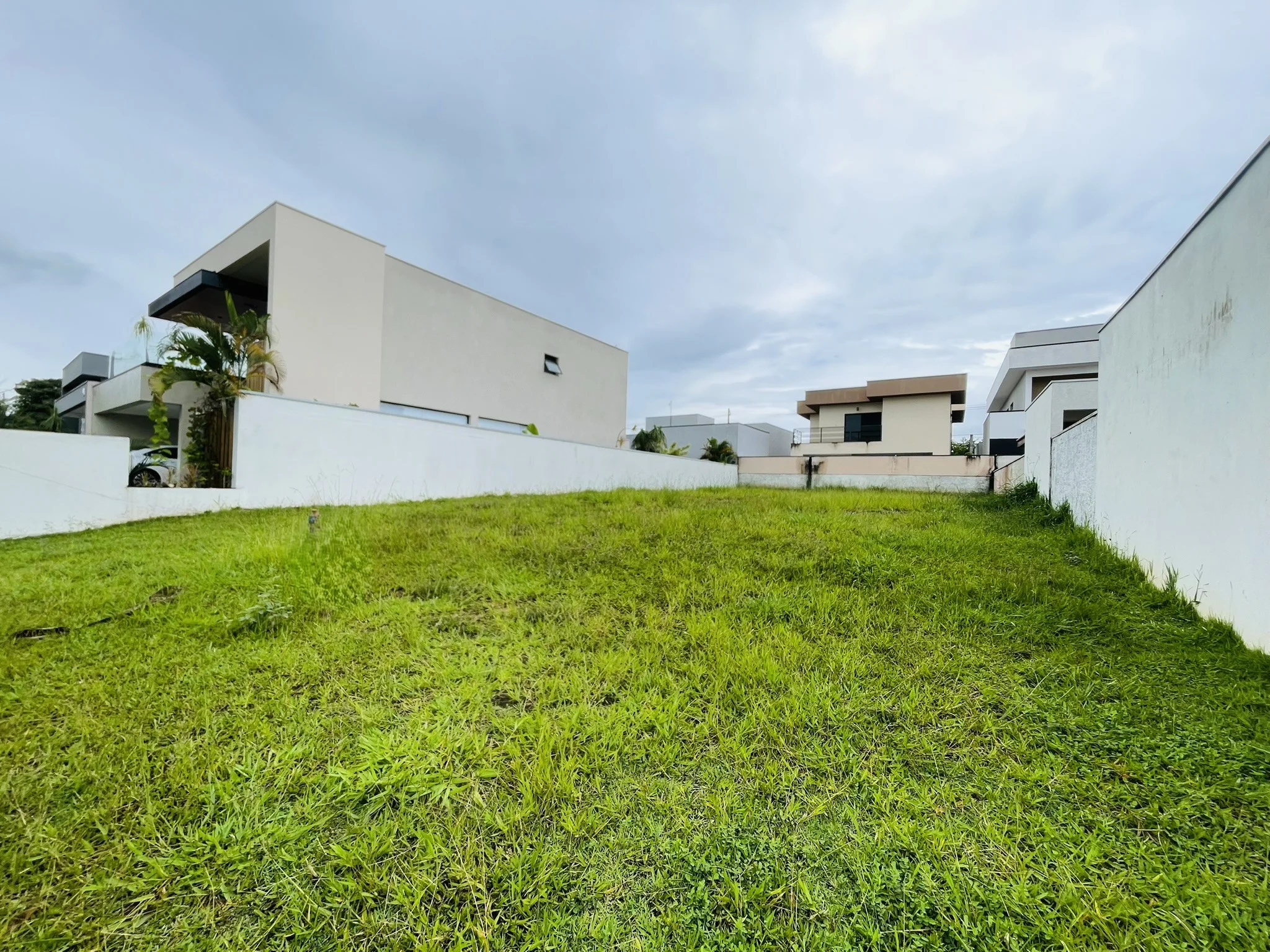 Terreno com 403 m² no Condomínio Ouro Ville em Taubaté/SP. 