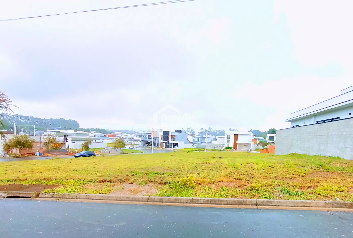 Terreno à venda com 290 m² no Condomínio Bosque do Imperador em Pindamonhangaba/SP.