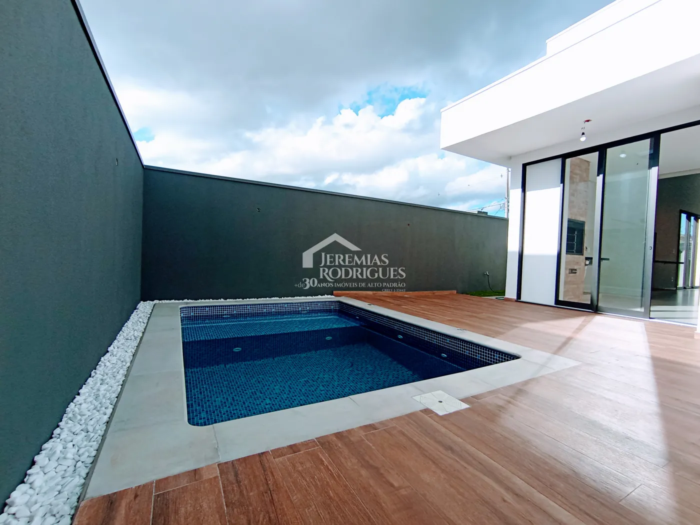 Casa à venda com 3 suítes no Condomínio Ouro Ville em Taubaté/SP