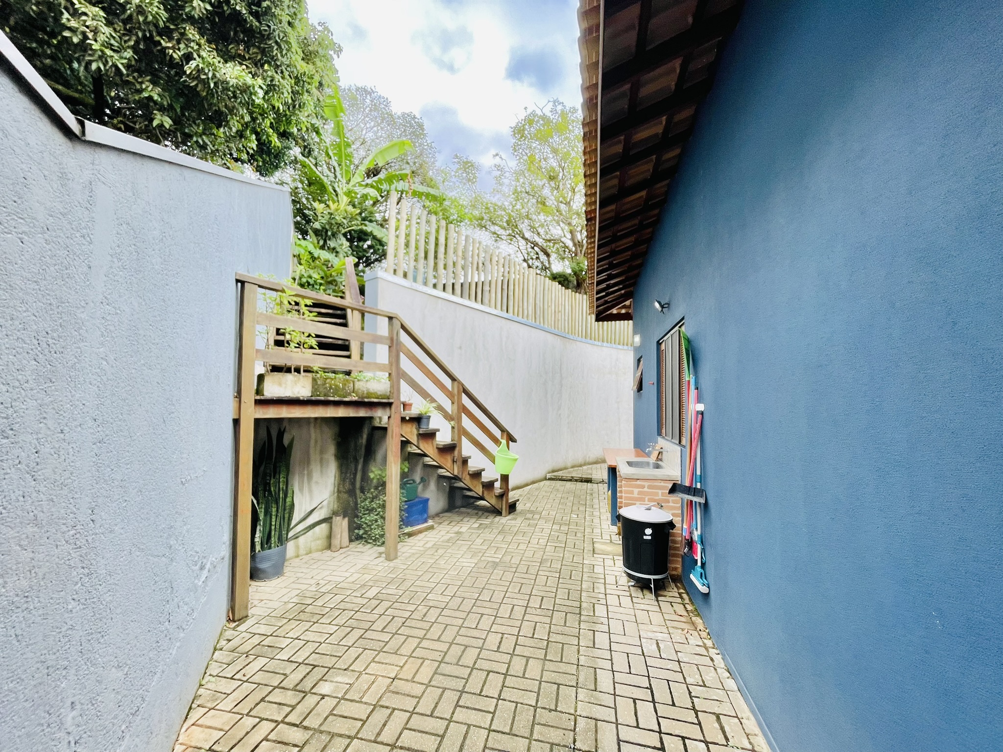 Casa para venda e locação com 4 dormitórios no Condomínio Parque dos Pássaros em Tremembé/SP.  