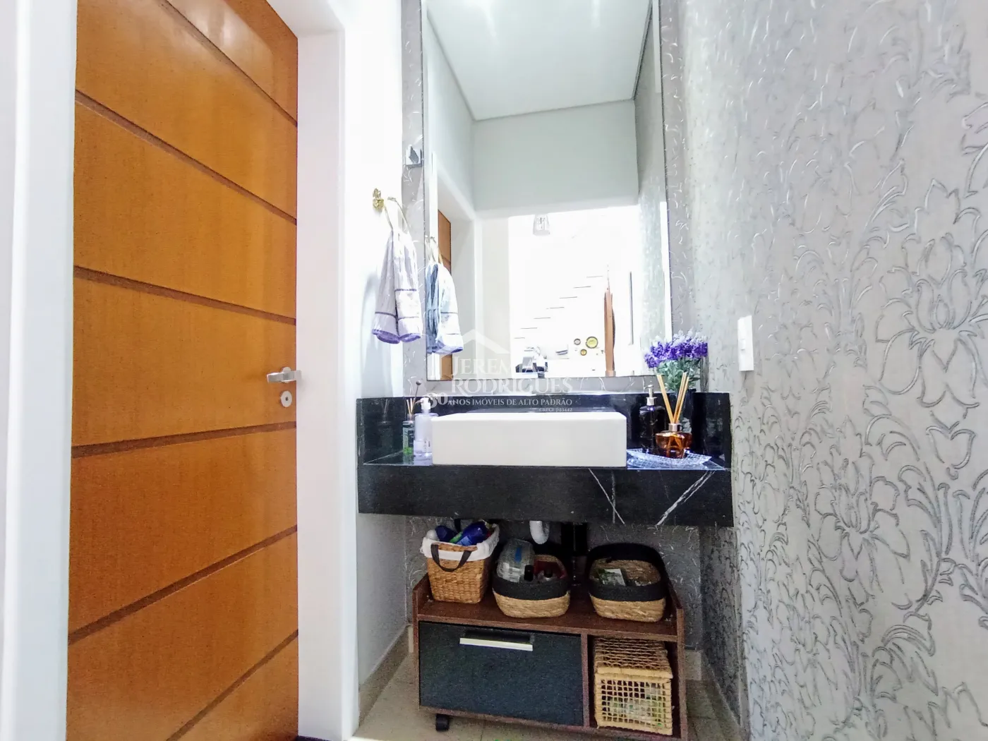 Casa para venda com 3 dormitórios no Condomínio Campos Do Conde II Versailles em Tremembé/SP