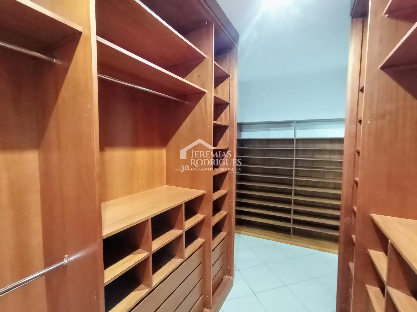 Casa para venda e locação com 3 dormitórios no Condomínio Taubaté Village em Taubaté/SP