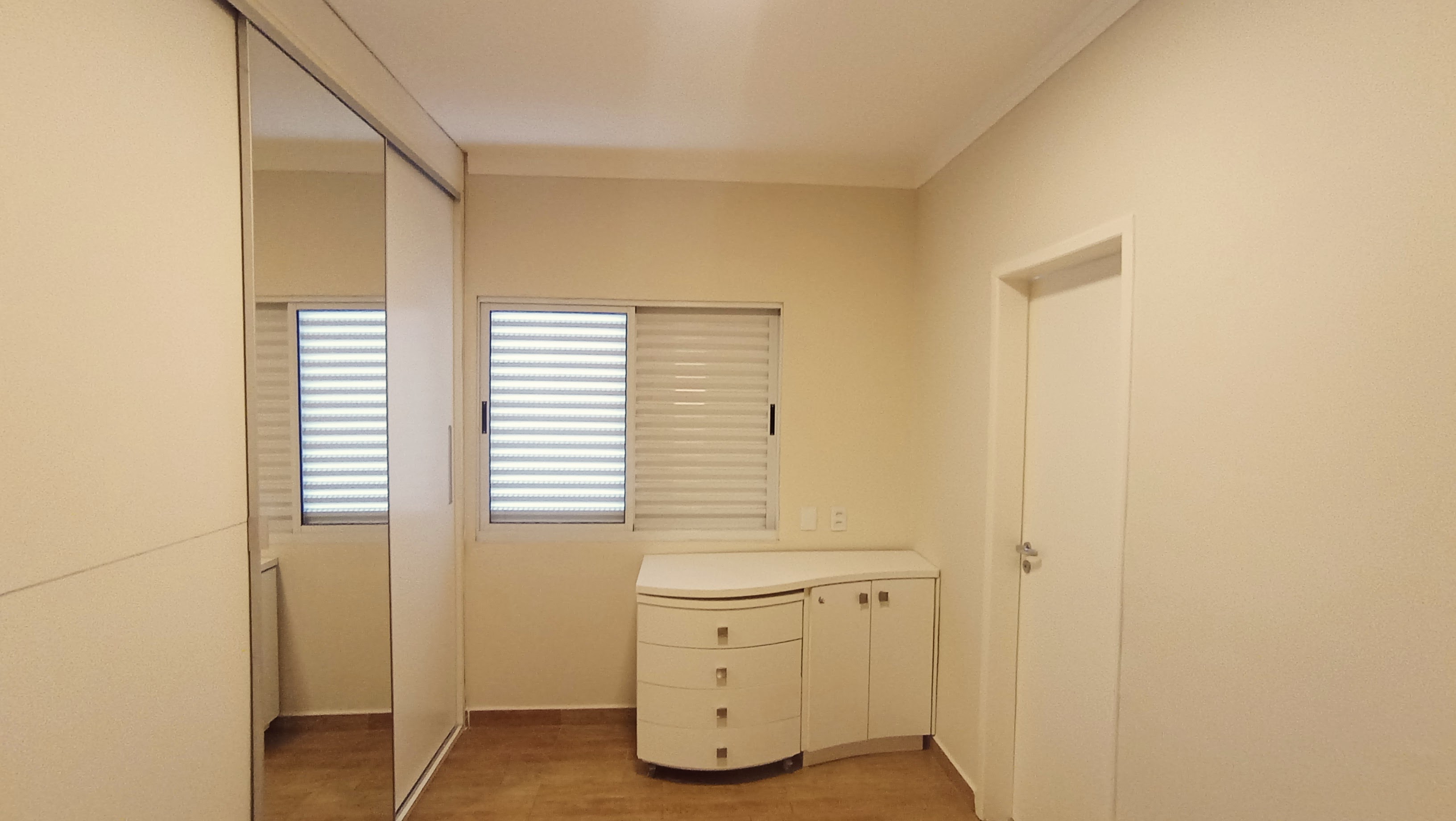 Casa para locação com 3 suítes no Condomínio Campos do Conde II - Chambord em Tremembé/SP.