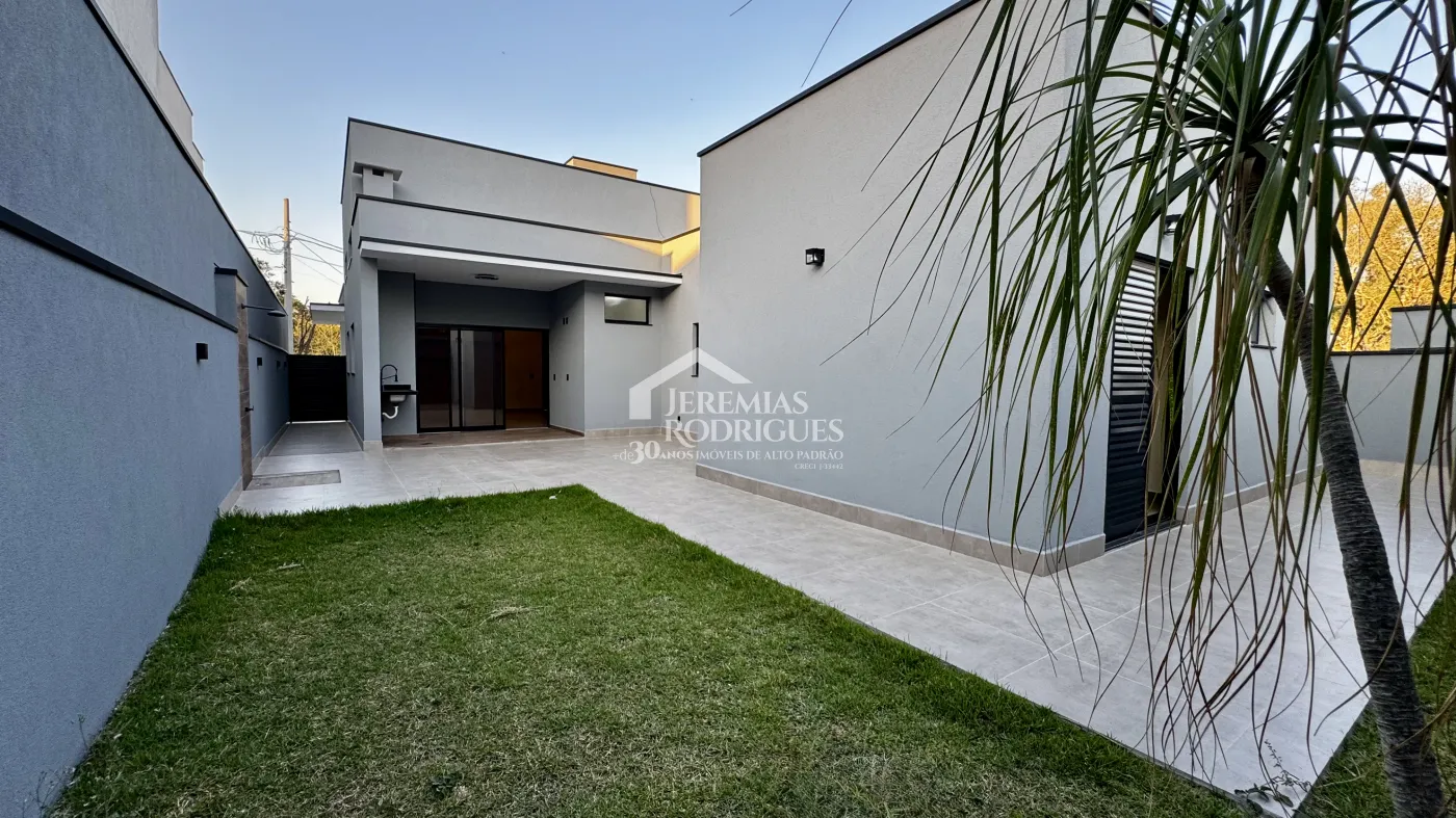 Casa para venda e locação com 3 dormitórios no Condomínio Reserva dos Lagos em Pindamonhangaba/SP.