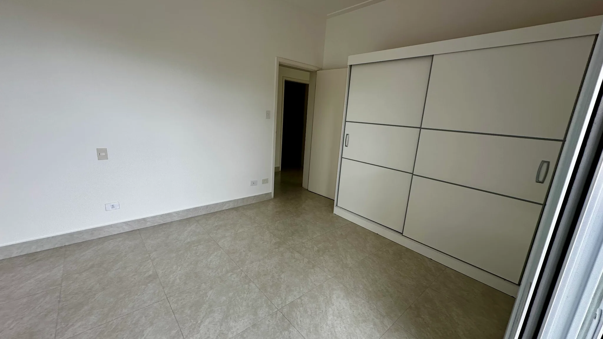 Casa para locação com 4 dormitórios no Campos do Conde II em Tremembé/SP. 