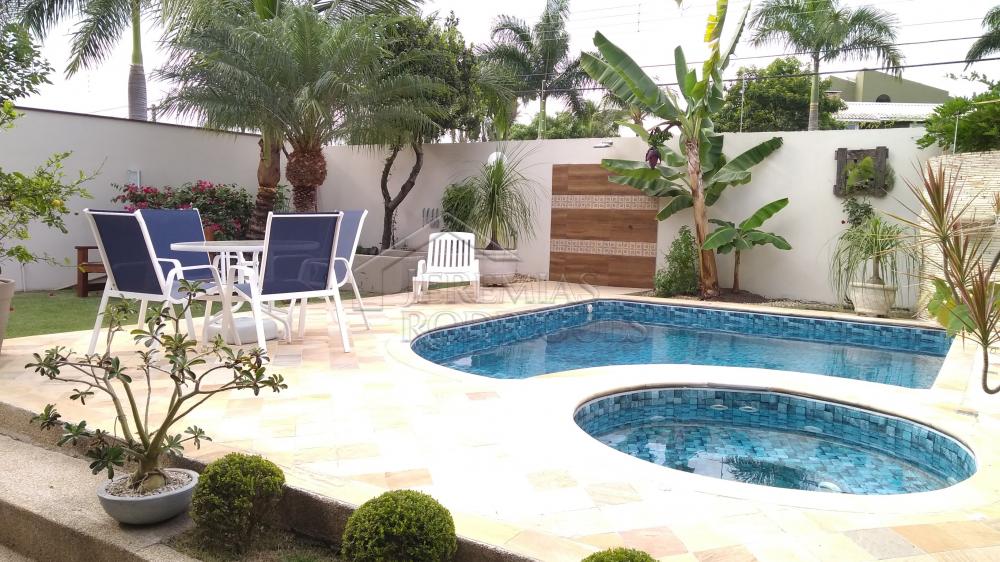 Casa à venda com 4 dormitórios no Condomínio Taubaté Village em Taubaté/SP. 