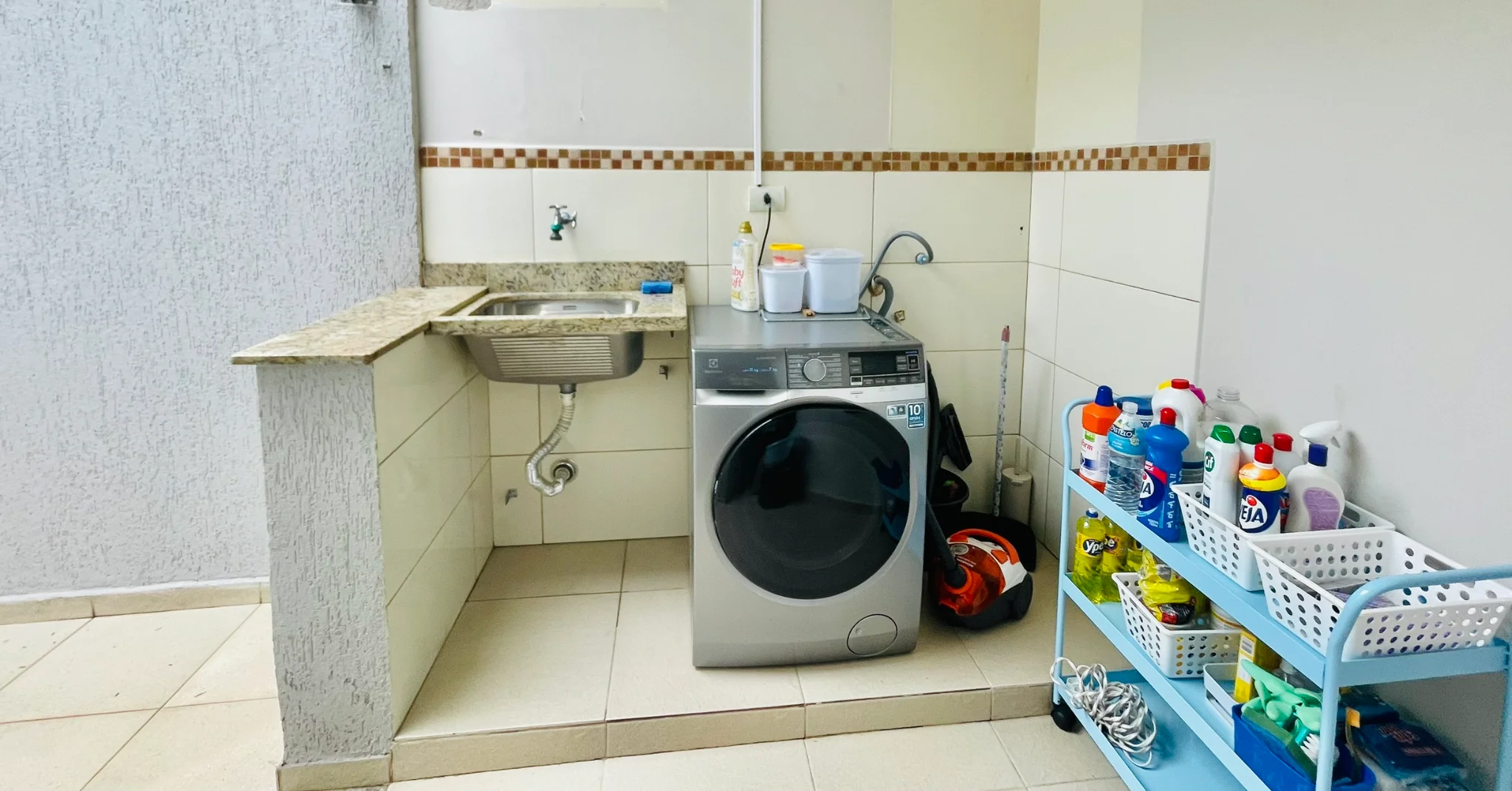 Casa à venda com 3 dormitórios no Condomínio Campos do Conde II em Tremembé/SP. 