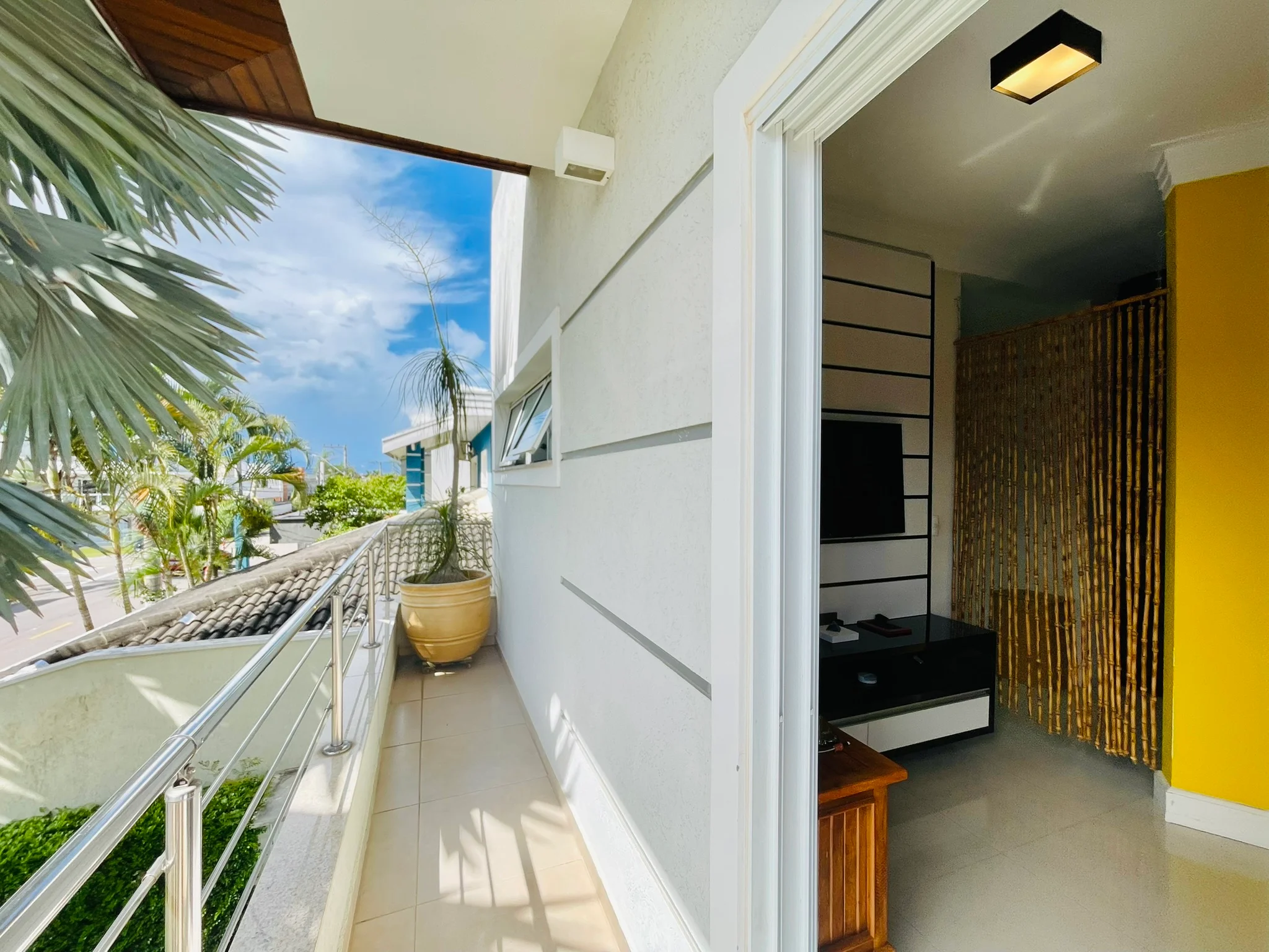 Casa à venda com 4 dormitórios no Condomínio Campos do Conde II em Tremembé/SP.