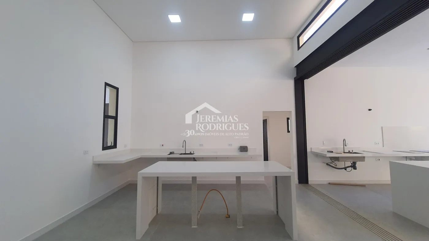 Casa à venda com 3 suítes no Condomínio Chácaras Cataguá em Taubaté/SP.