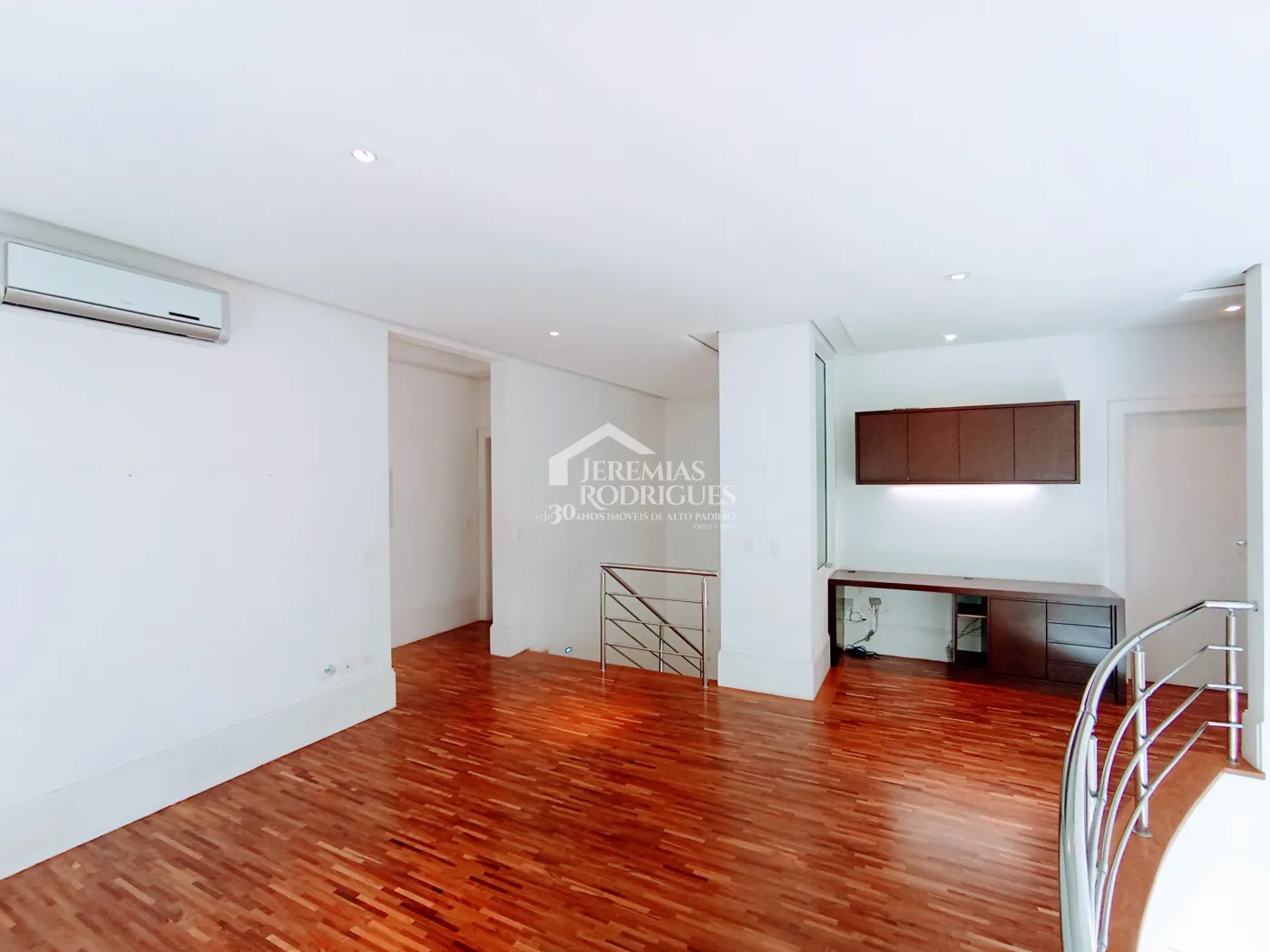 Casa para venda e locação com 4 suítes no Condomínio Taubaté Village em Taubaté/SP.