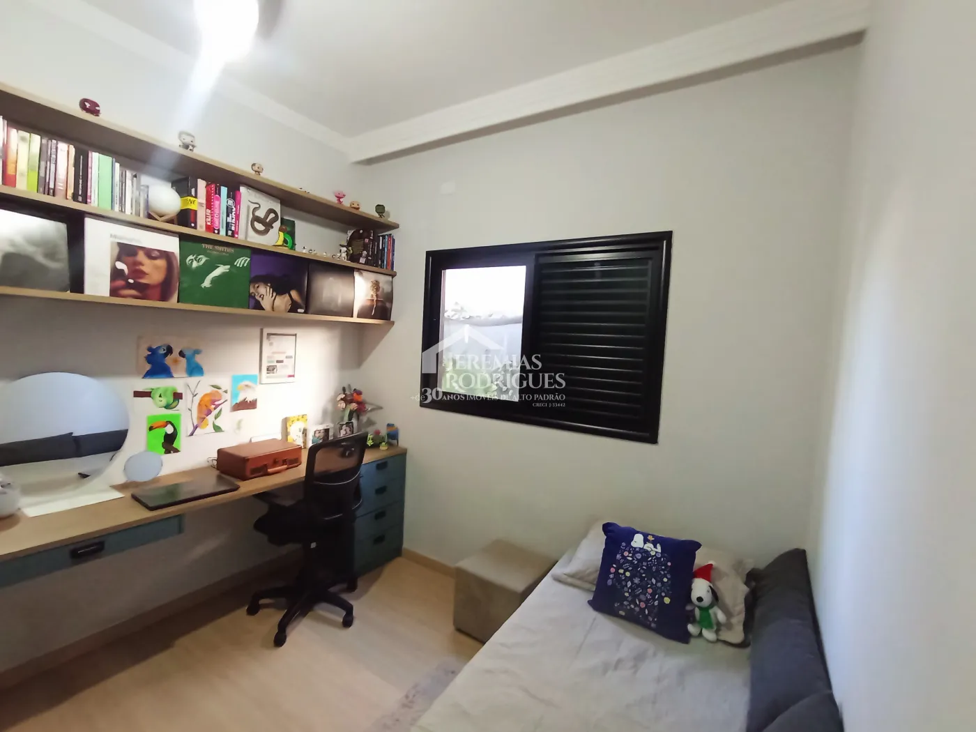 Casa à venda com 3 dormitórios no Condomínio Terras do Vale em Caçapava/SP.