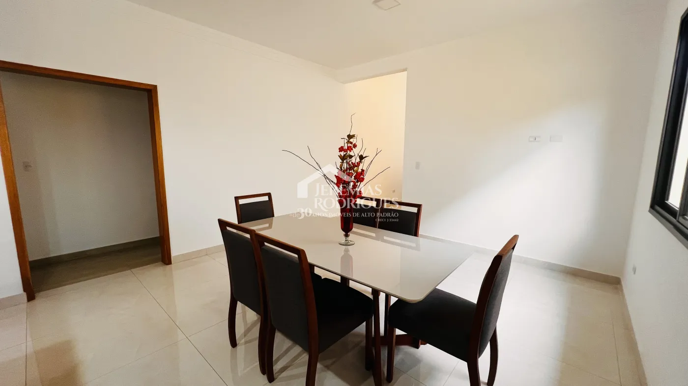 Casa à venda com 3 dormitórios no Condomínio Residencial Tecoara em Taubaté/SP.