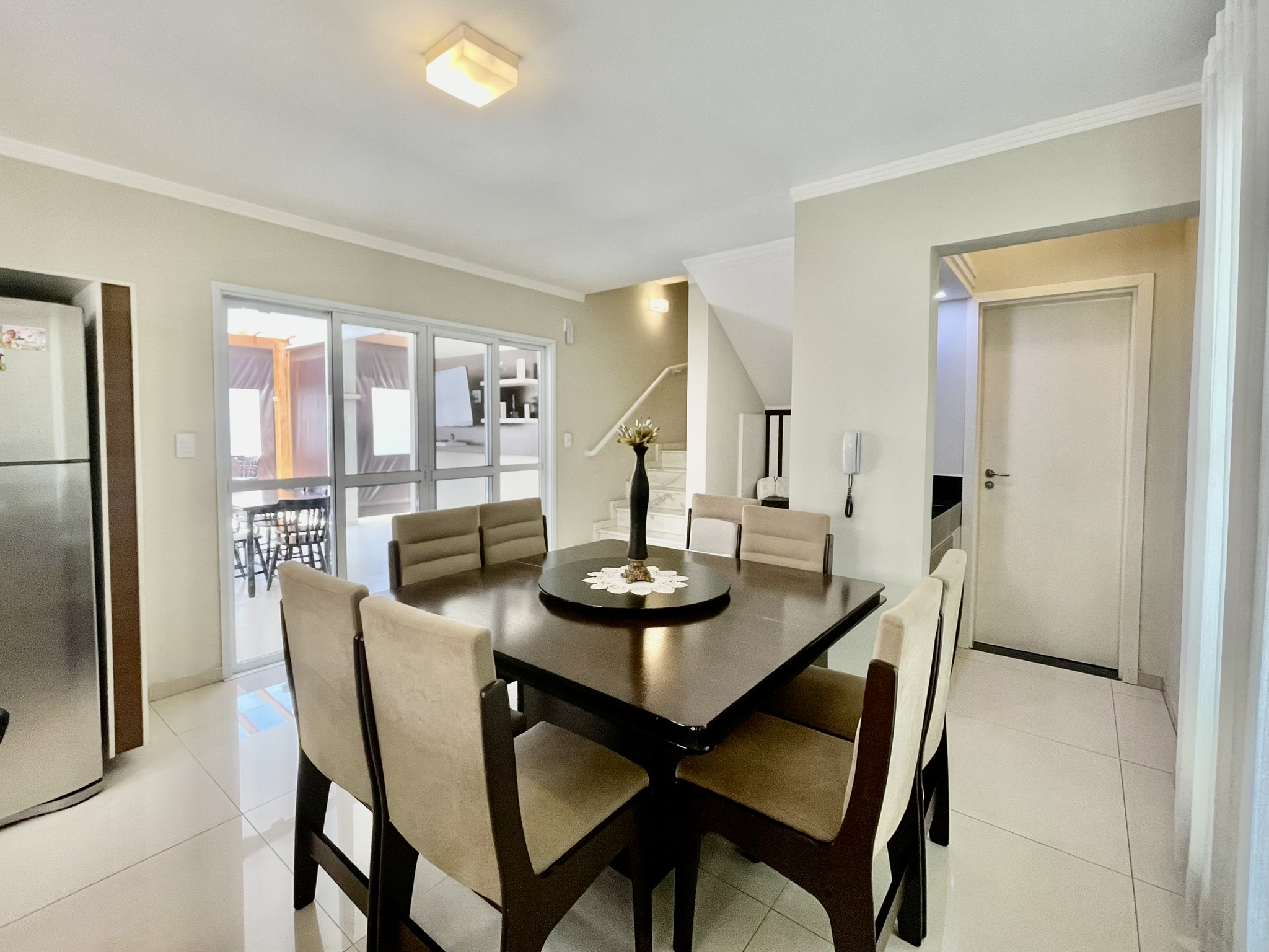 Casa à venda com 3 dormitórios no Condomínio Moema Ville em Pindamonhangaba/SP.