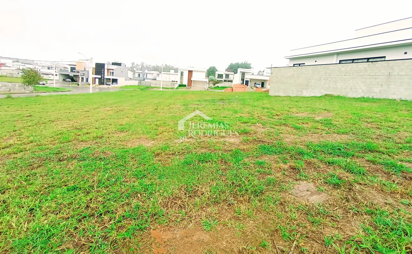 Terreno à venda com 290 m² no Condomínio Bosque do Imperador em Pindamonhangaba/SP.