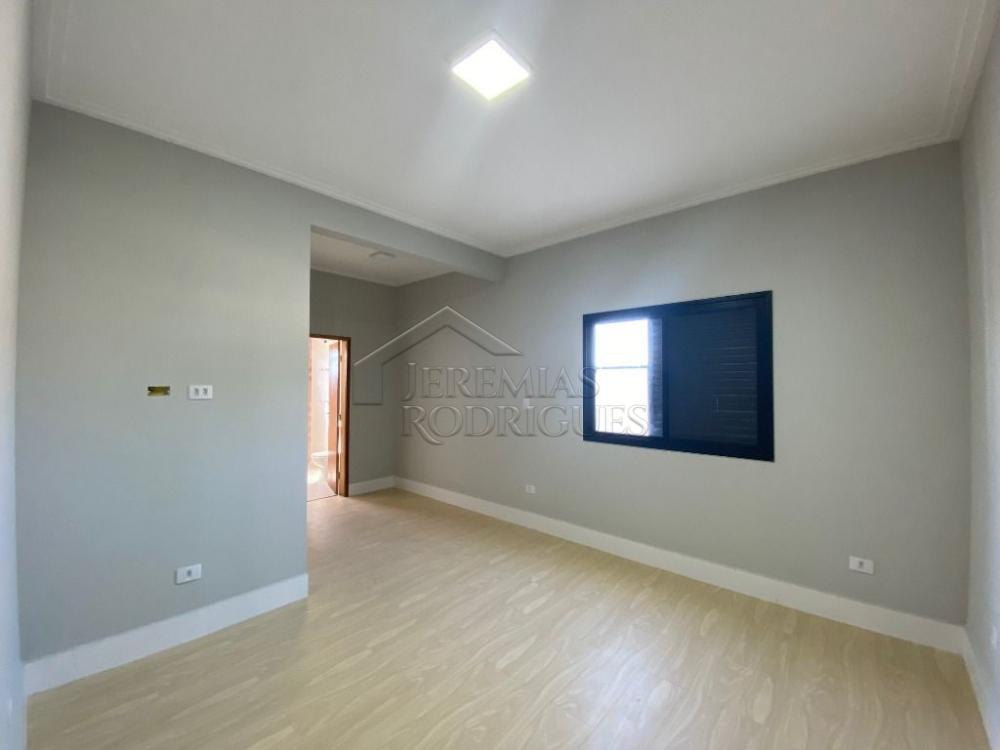 Casa à venda no Condomínio Parque das Araucárias em Tremembé/SP. 