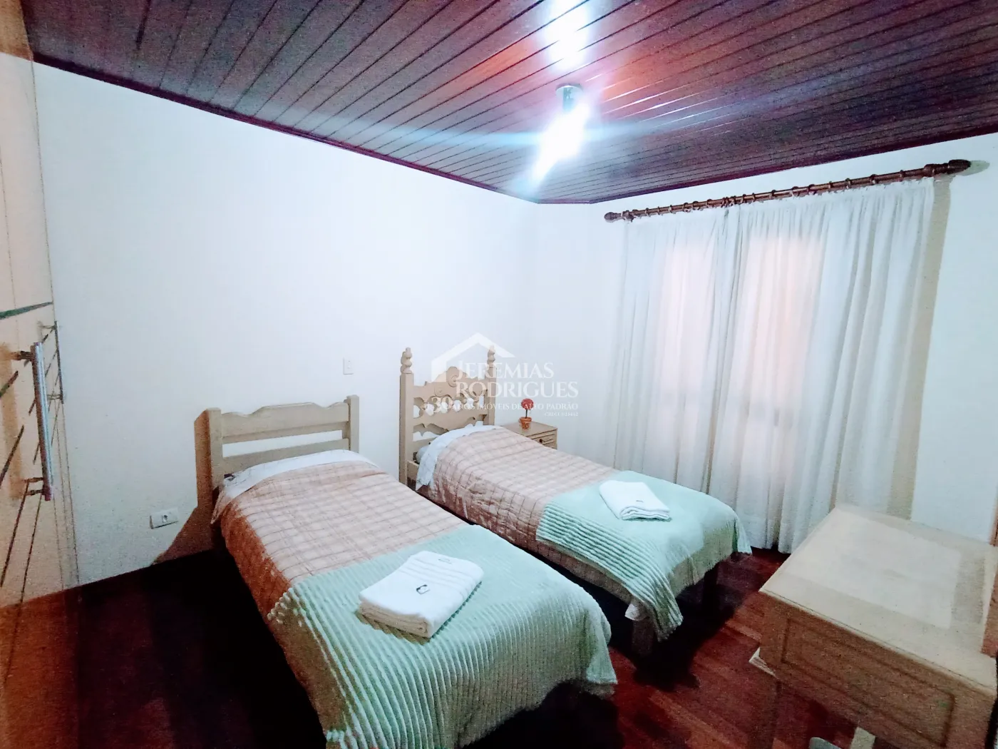 Apartamento para venda com 4 dormitórios no Edifício Solar Bela Vista em Campos do Jordão/SP