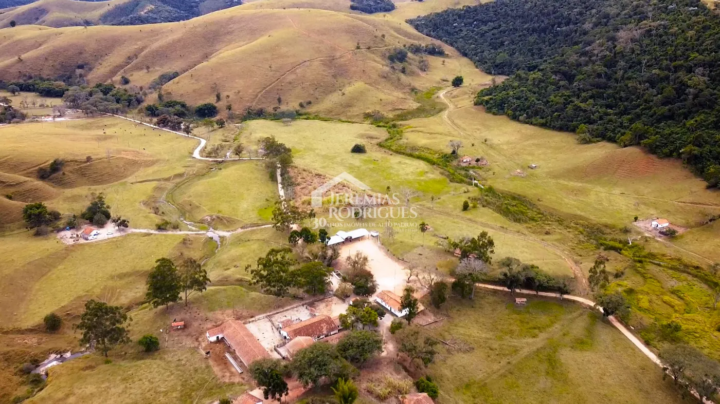 Fazenda à venda com 2.544 hectares em Santa Branca/SP.