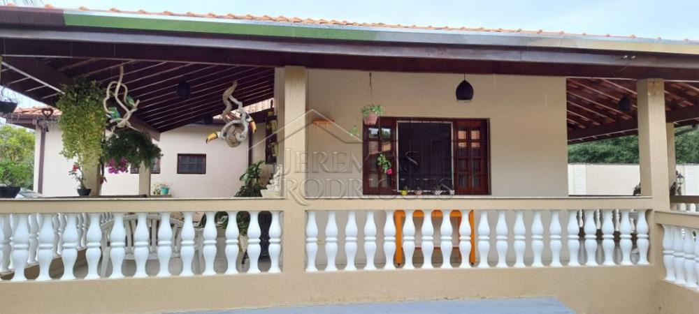 Chácara à venda com com 3 suítes no bairro Areão em Taubaté/SP. 