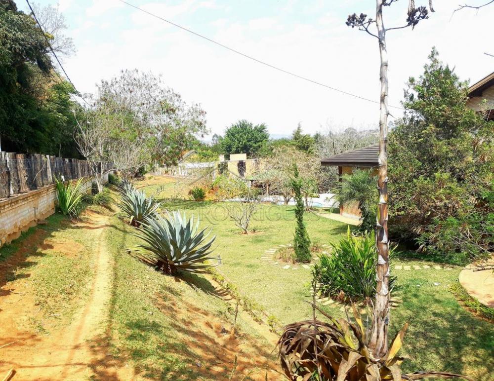 Casa à venda com 6 dormitórios no Condomínio Chácaras Cataguá em Taubaté/SP.