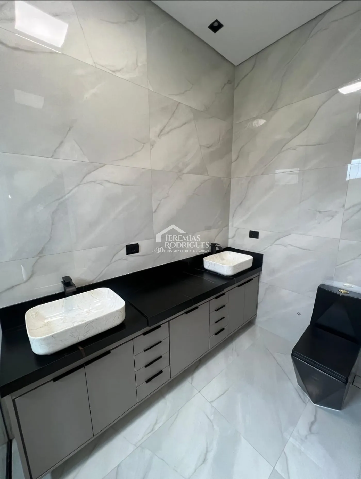 Sobrado com 4 suítes, 300 m² - Condomínio Ouro Ville - Taubaté/SP.