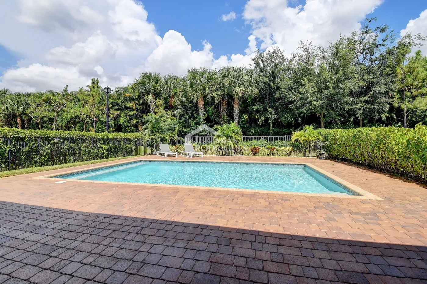 Casa com 4 dormitórios - Condomínio Dakota - Miami/ Flórida