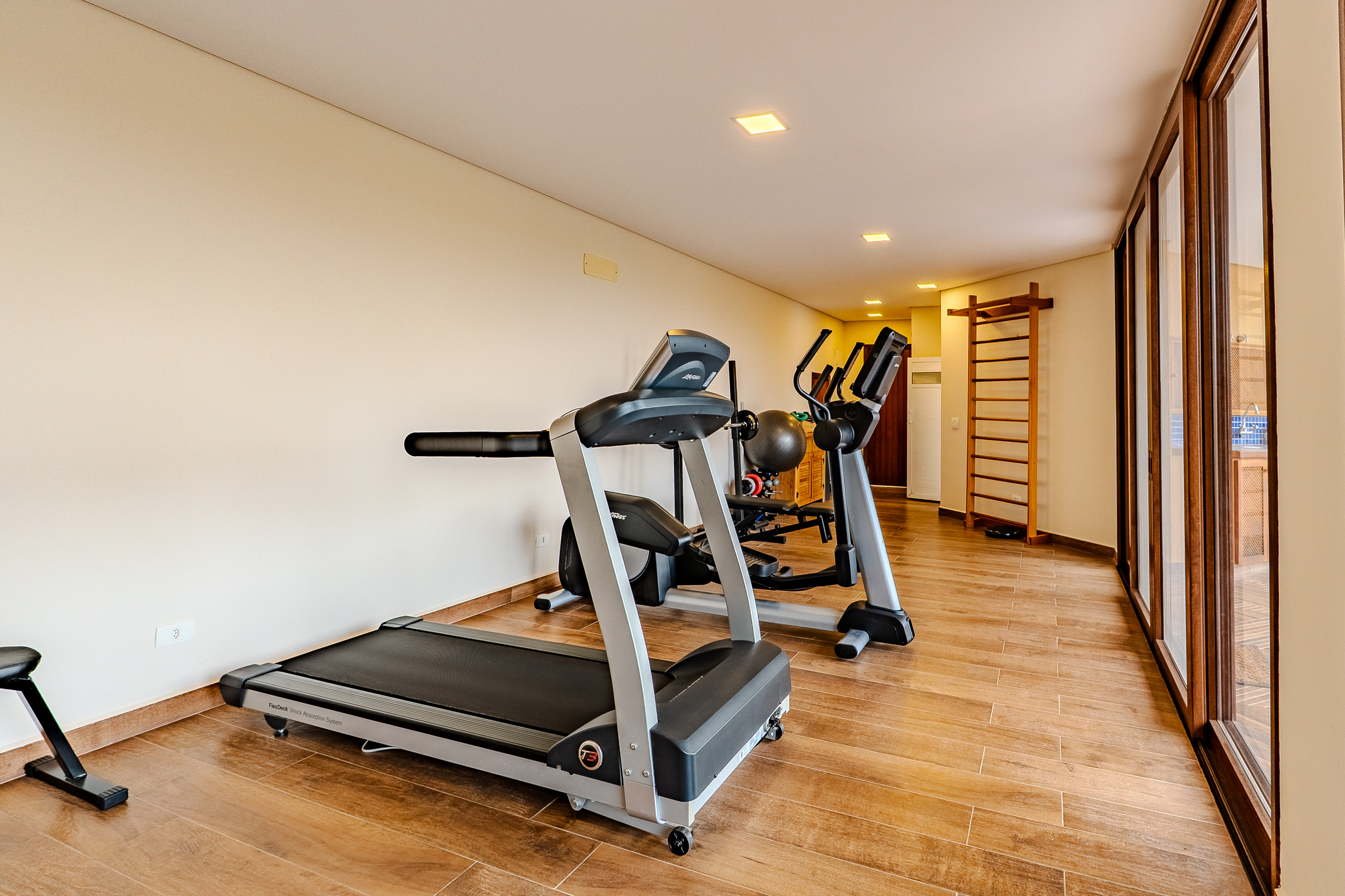 Casa à venda com com 5 suítes no Condomínio Country Club em Santo Antônio do Pinhal/SP. 