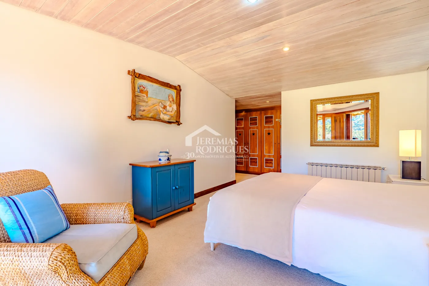 Mansão à venda com 7 suítes no Condomínio Vila Simonsen em Campos do Jordão/SP.