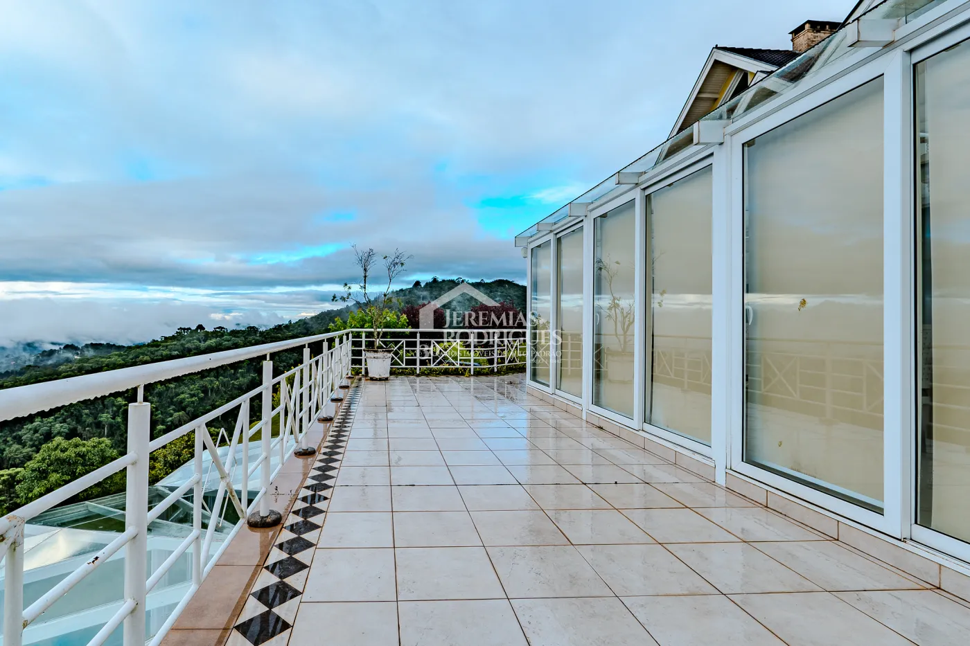 Casa à venda no Parque Pedra do Baú em Campos do Jordão/SP.